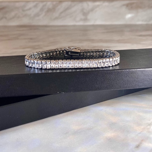 🪞 NWT silver emerald cushion cut faceted cz stone baguette cuff tennis bracelet